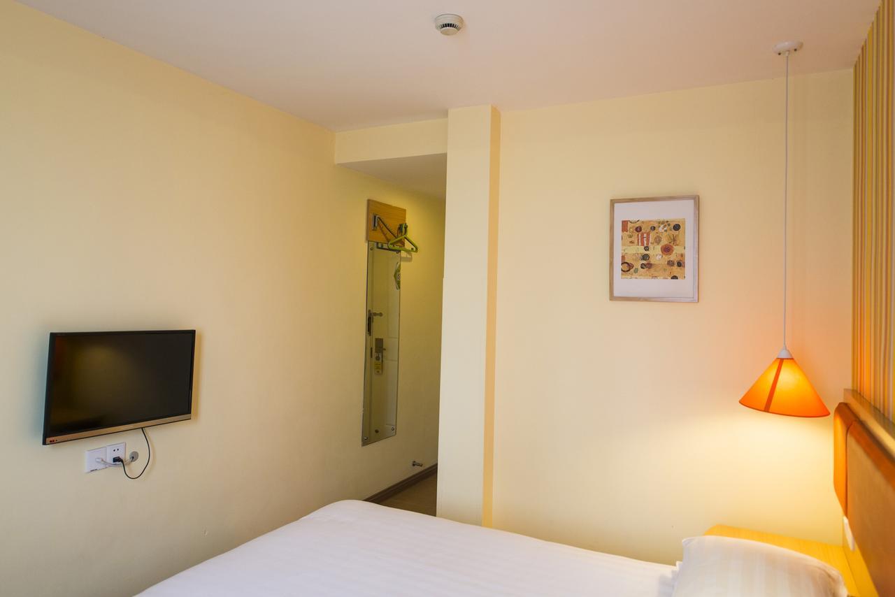 Chaoyangmen Beixiaojie Hotel 3*